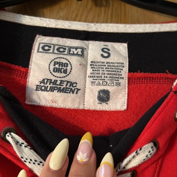 Men’s Blackhawk’s sweatshirt - Picture 2 of 3